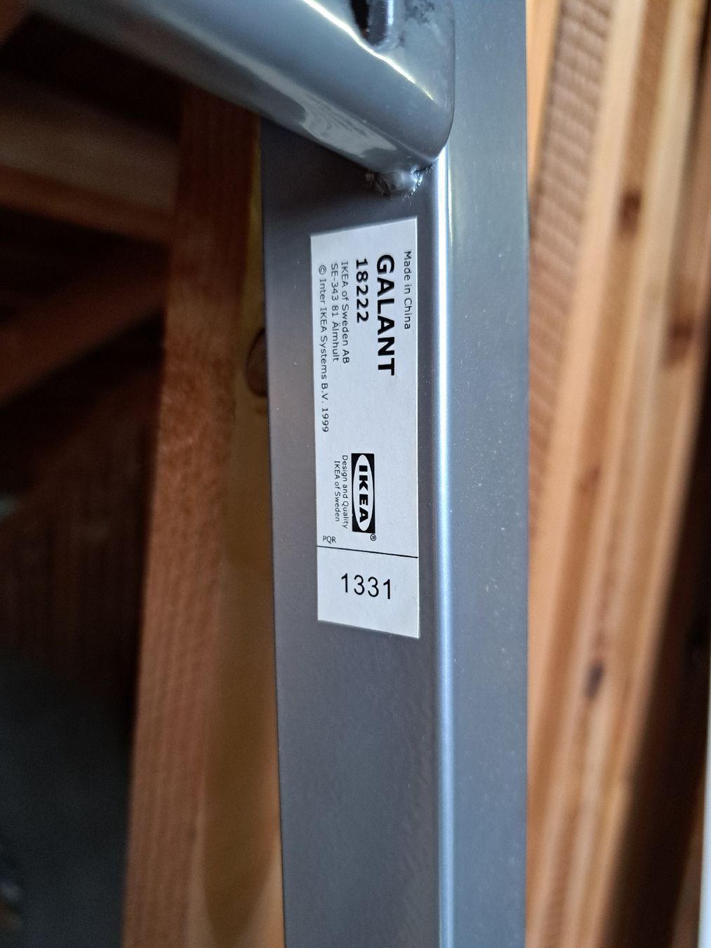 Schreibtische: IKEA Tisch Galant weiss mit Gebrauchsspuren – Gebraucht aus Zürich von philelrey01 1