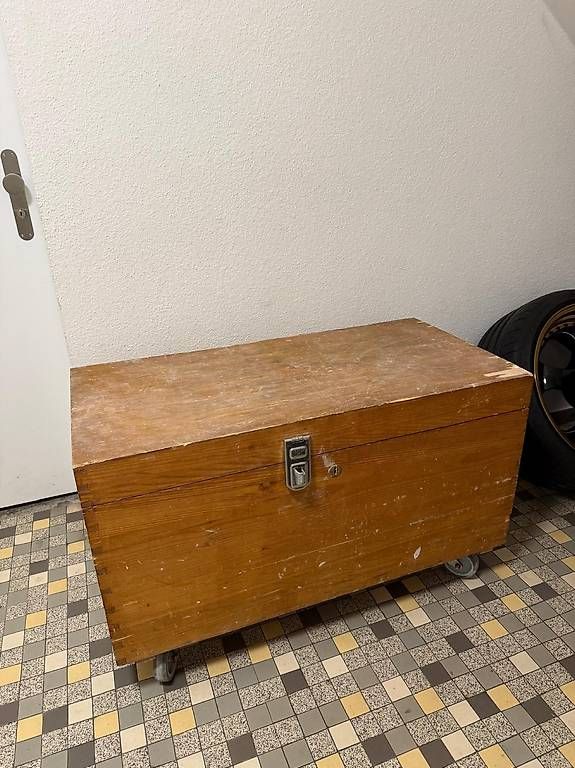 Casse di trasporto: Holzkiste auf rädern gross  – Usato da Basel venduto da Geboten 3