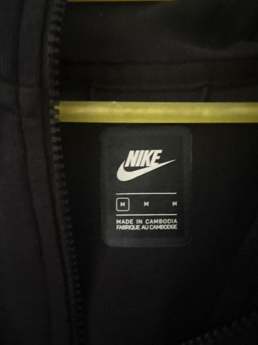 Nike Giacche: Nike Tech – Usato da Zürich venduto da Jeffrey1oo 1