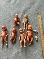 8 kleine alte Puppen