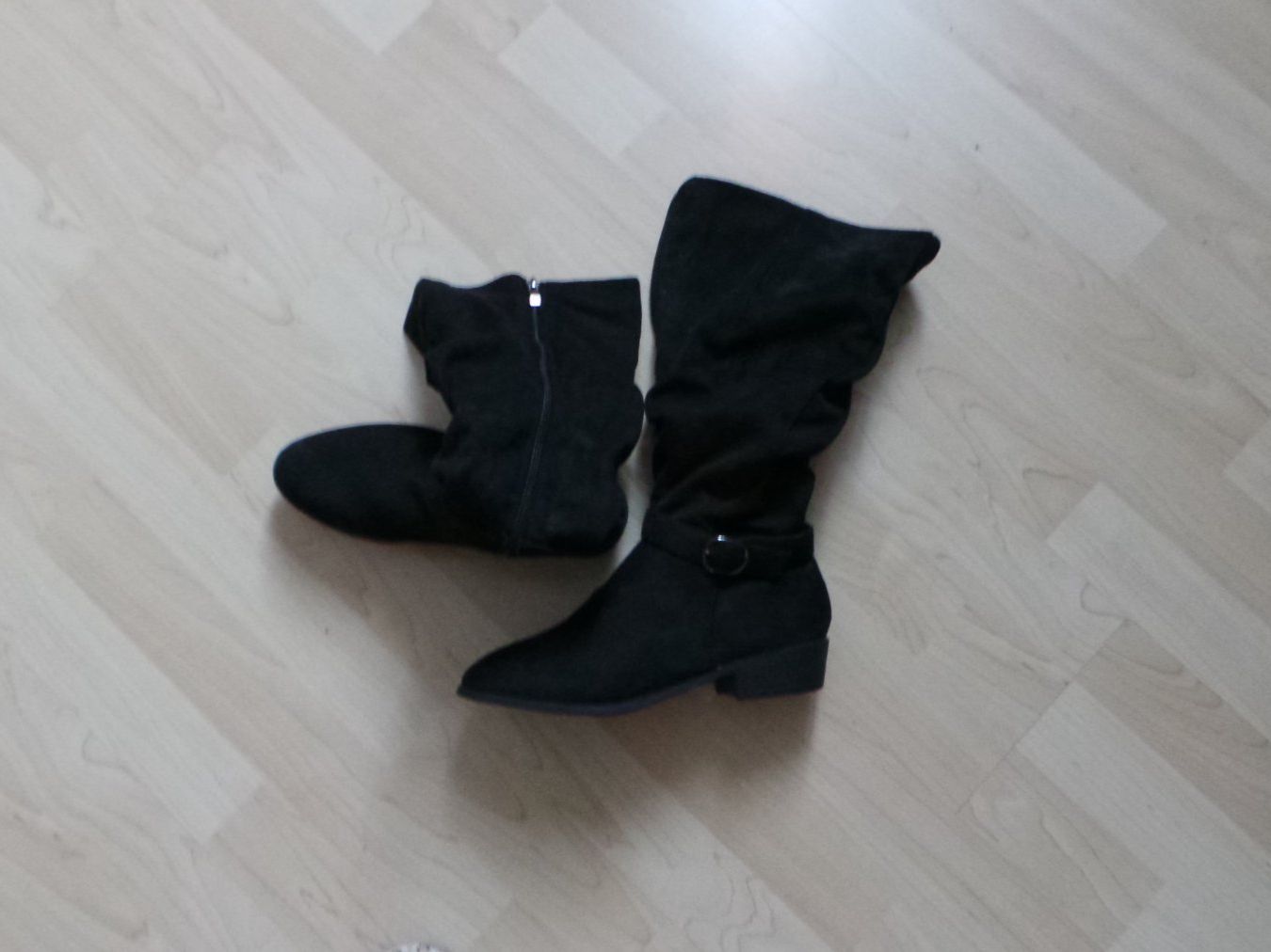 Damenschuhe: Schwarze Stiefel Grösse 38 – Gebraucht aus Flamatt von Tattoo18