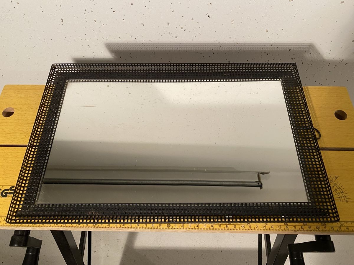 Specchi: Wunderschöner Spiegel mit schwarzem Rahmen 70x40cm – Usato da Volketswil venduto da Ahot 1