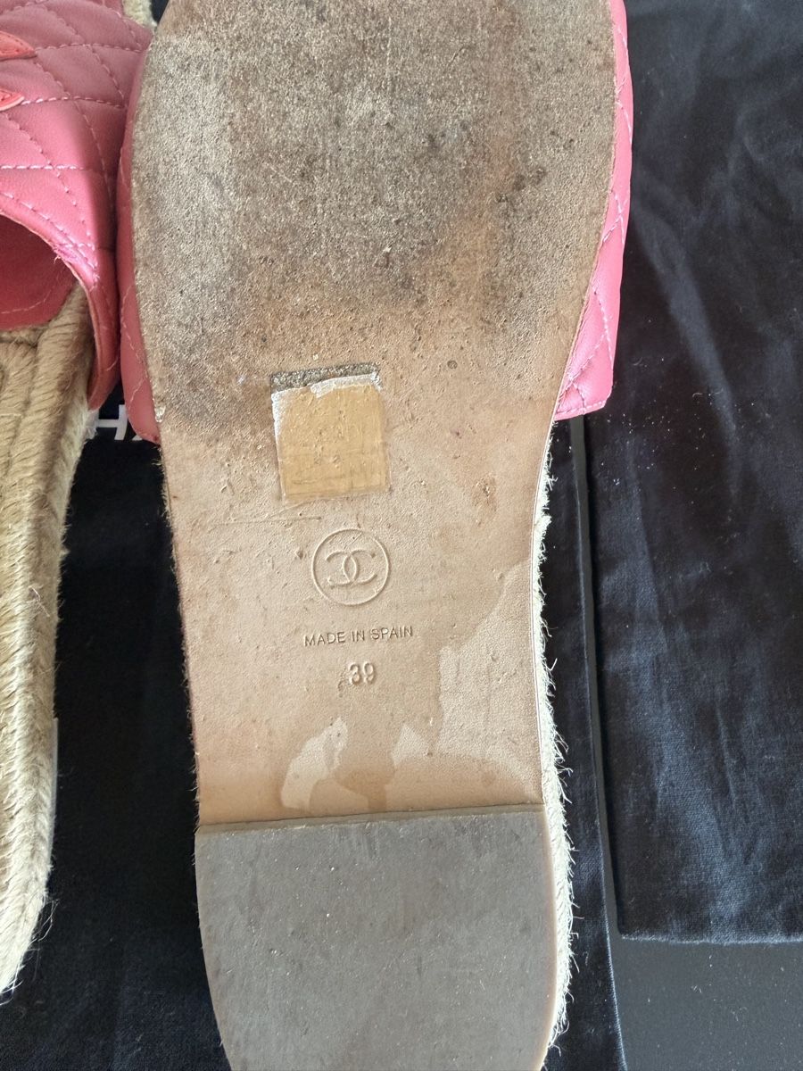 Chanel Scarpe da donna: Chanel Pink Espadrille Slides Size 39 – Usato da Zürich venduto da Vikkinikki 2