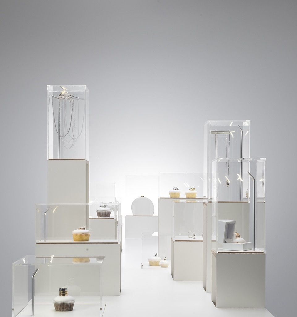 Vetrine: meuble, vitrine de designer d'exposition – Usato da La neuveville venduto da Madmax1979 4