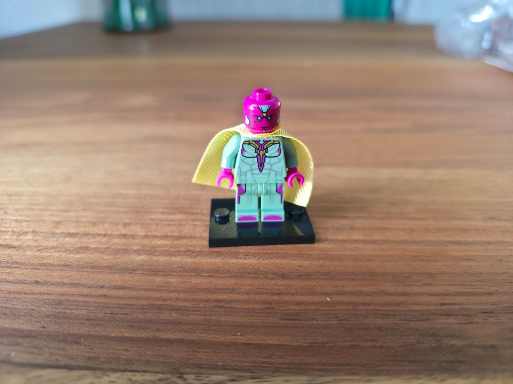Lego Statuette: Lego Marvel Minifigur Vision – Usato da Laufen venduto da elias39