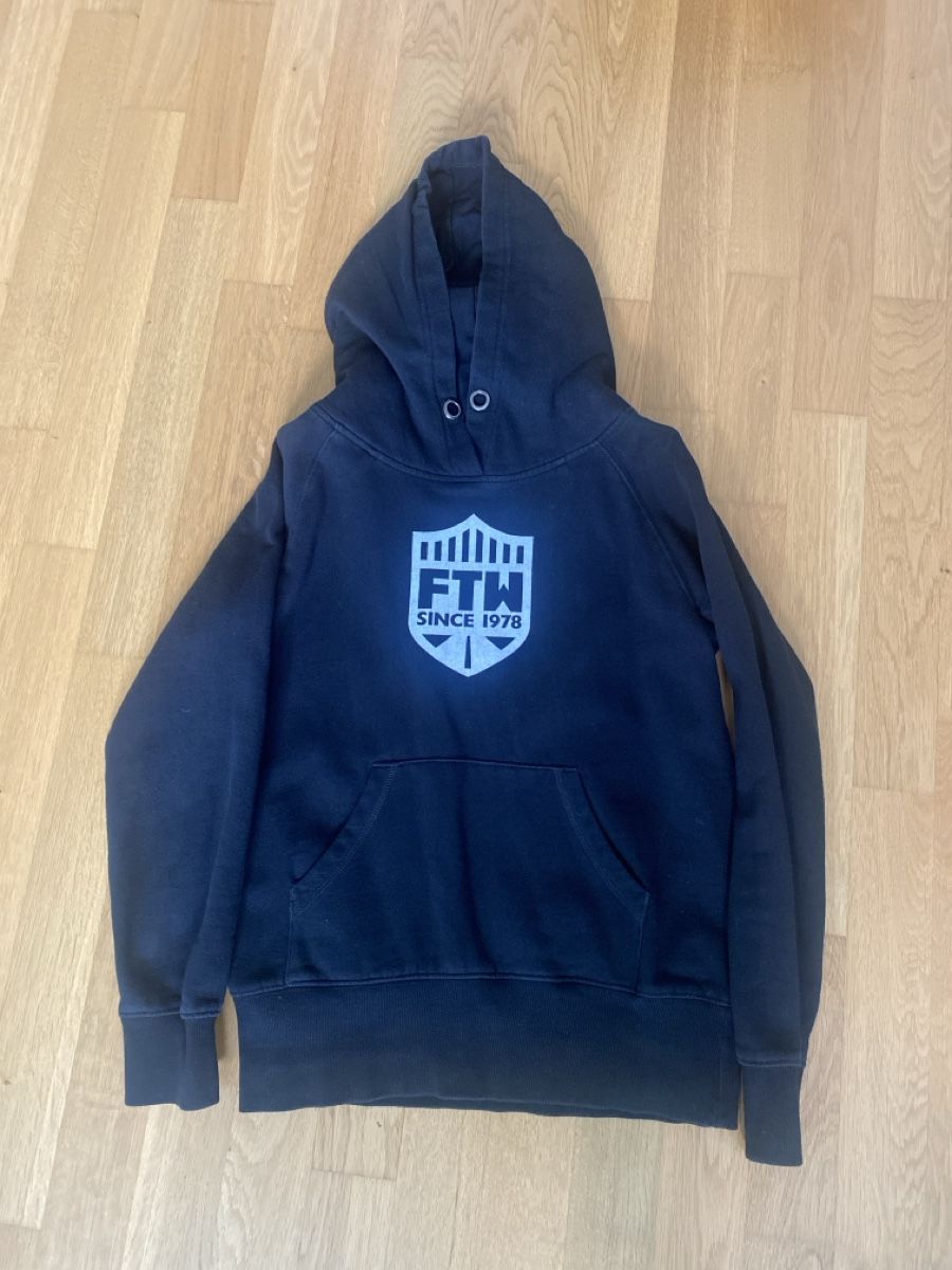 Maglioni & Felpe: Schwarzer Hoodie, Gr. S – Usato da Birmenstorf AG venduto da Midget0