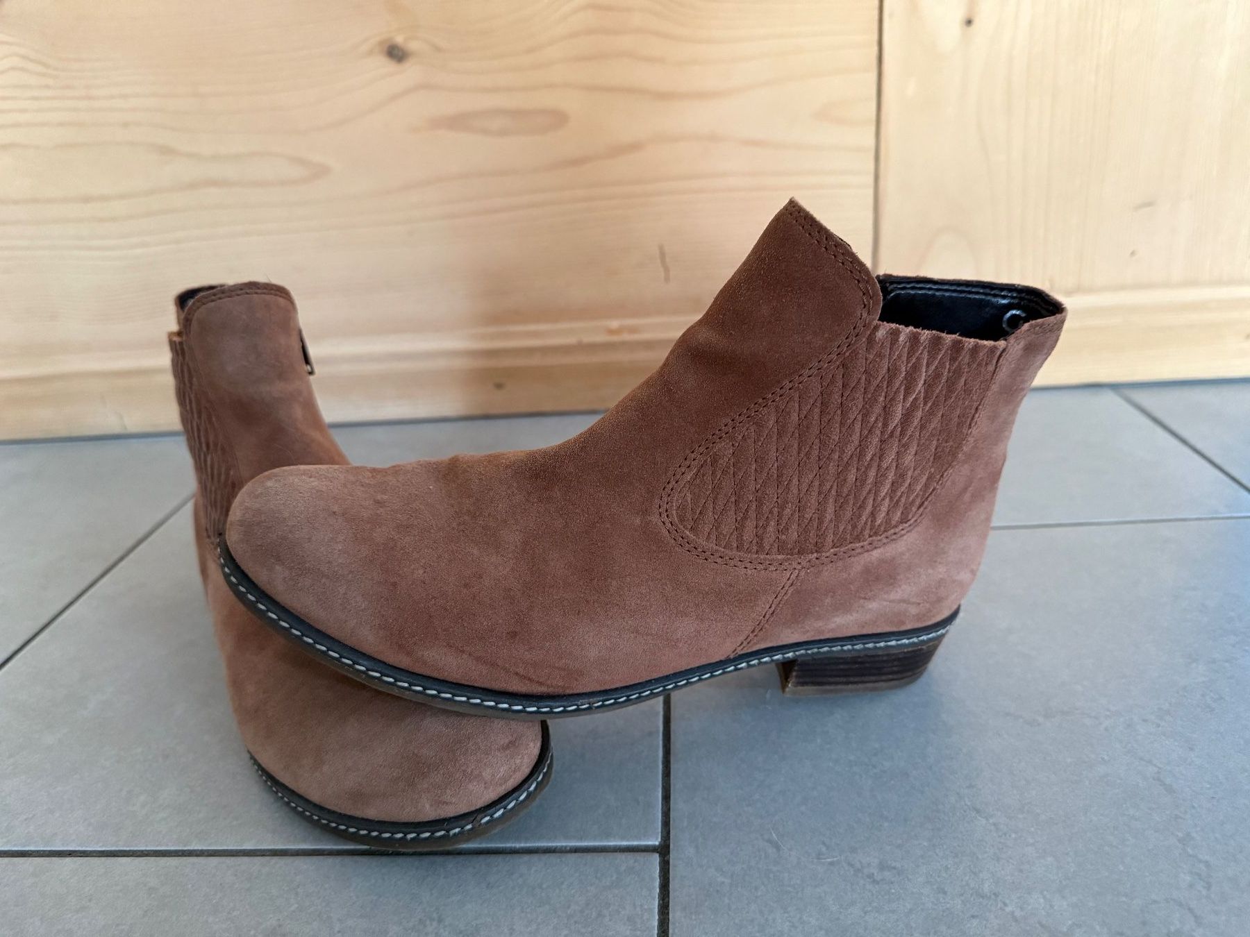 Gabor Scarpe da donna: Gabor Wildleder Stiefeletten Gr. 39 – Nuovo (secondo la descrizione) da Uttigen venduto da Telemark72