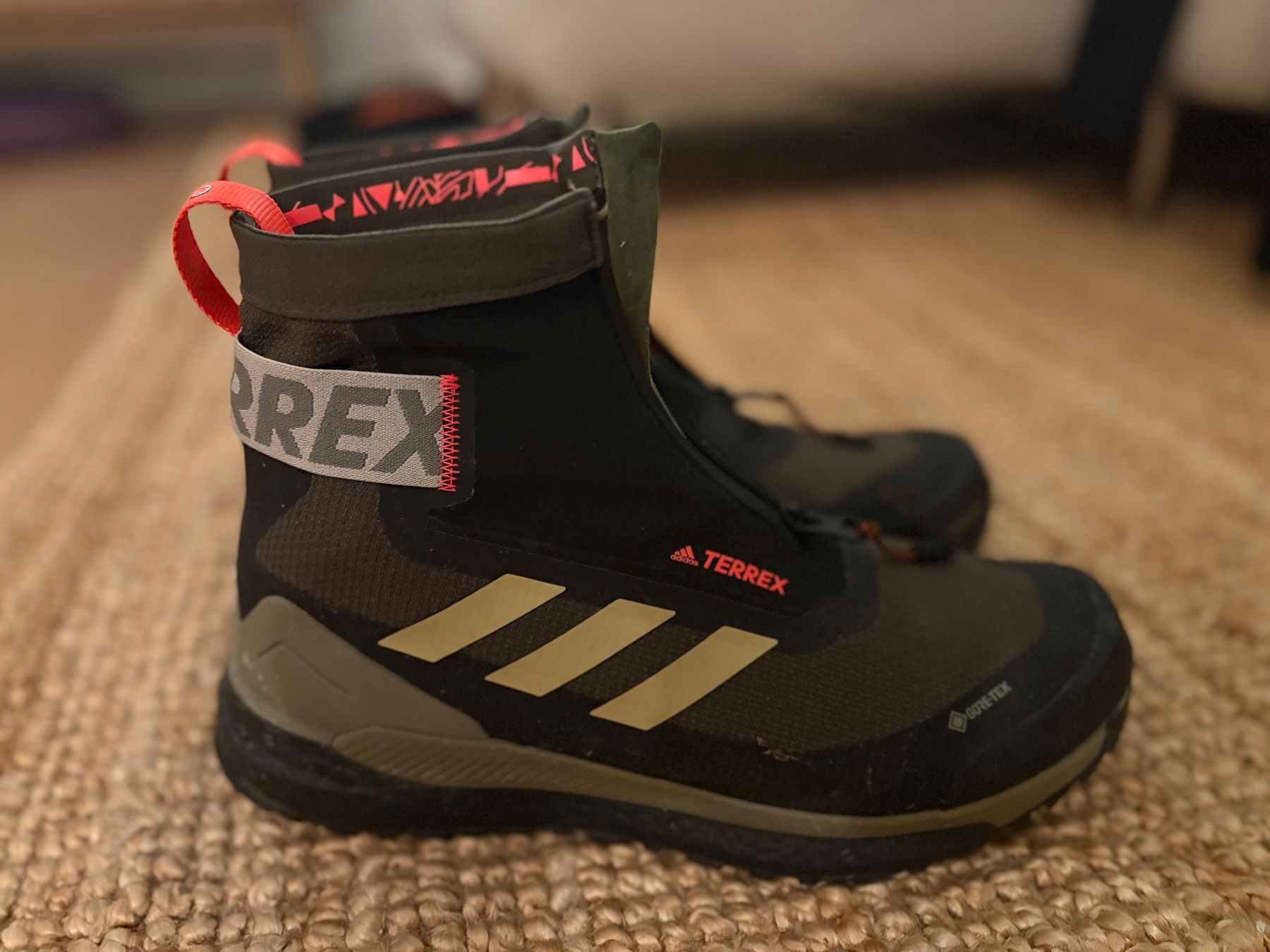 Adidas Scarpe da uomo: Adidas Terrex Free Hiker Cold.RDY,  42 – Nuovo (secondo la descrizione) da Kilchberg ZH venduto da bananaJet 2