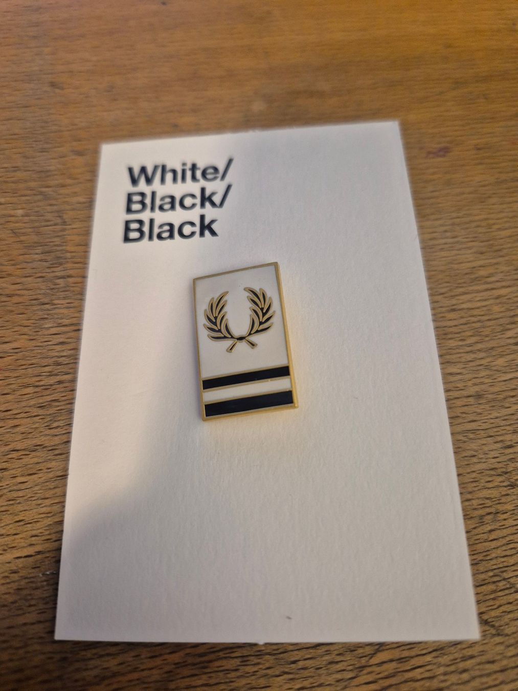 Plaquettes & Badges: Fred Perry Pin – Neuf avec emballage d'origine à Bern par rocker77