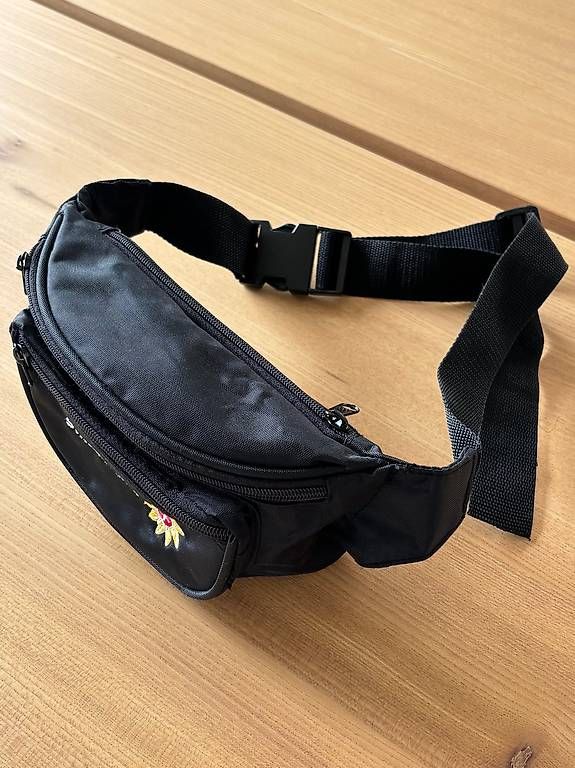 Borse: Neuwertige Bauchtasche "Switzerland" – Usato da Bülach venduto da marspi 3