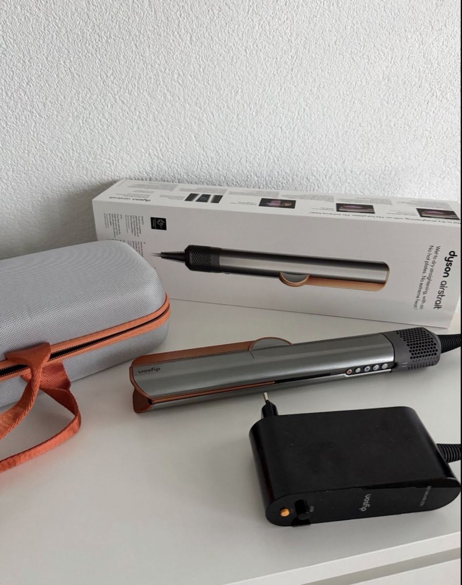 Dyson Föhn: Dyson Airstrait – Gebraucht aus Rupperswil von L.M.52