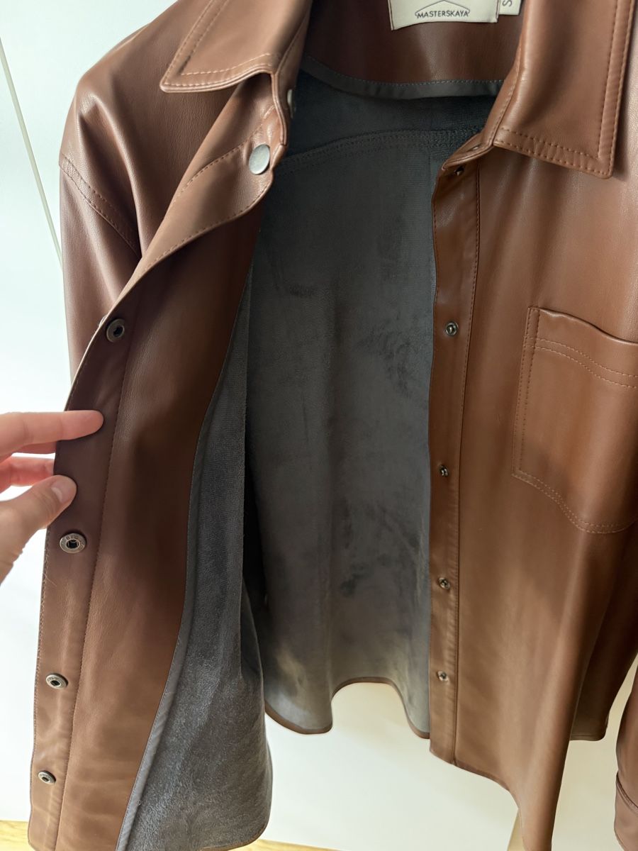 Blusen: Chemise en simili cuir marron – Gebraucht aus Forel (Lavaux) von julie13 1