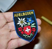 VINTAGE Badge ADELBODEN nos ST. GALLER STICKEREI blau