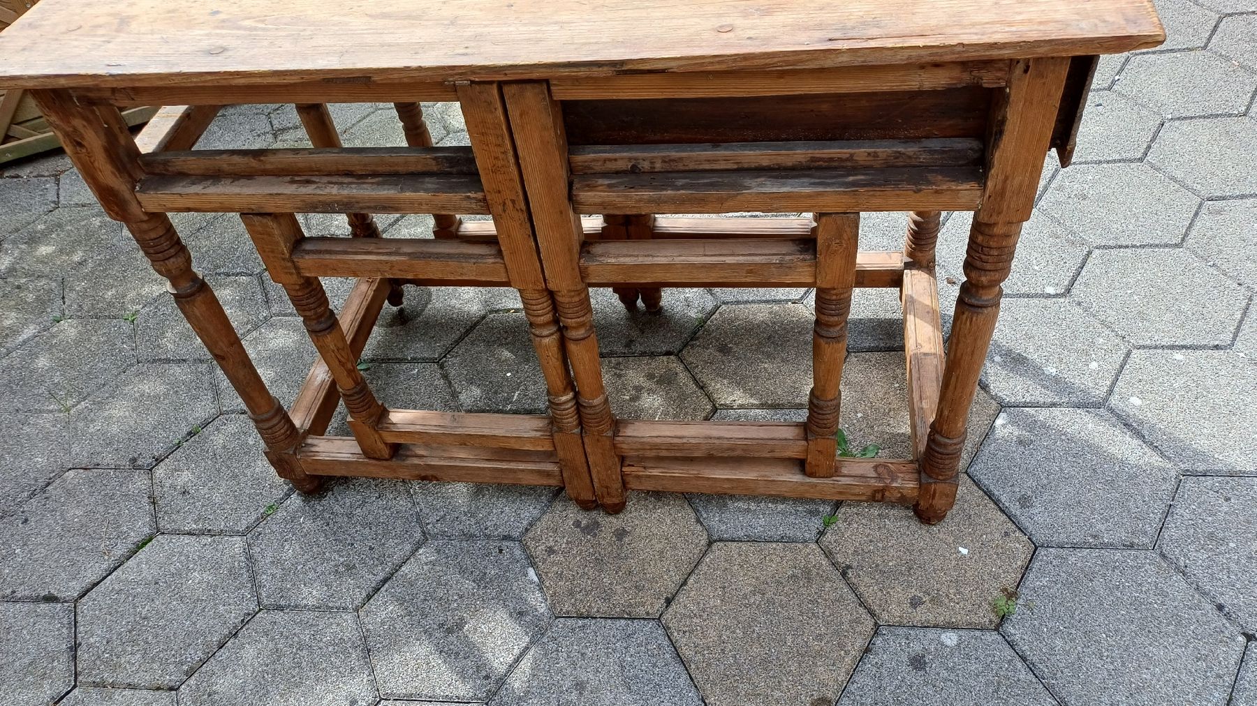 Tavoli: Antiker uralter  Tisch – Usato da Flawil venduto da Pinkmalibu 1