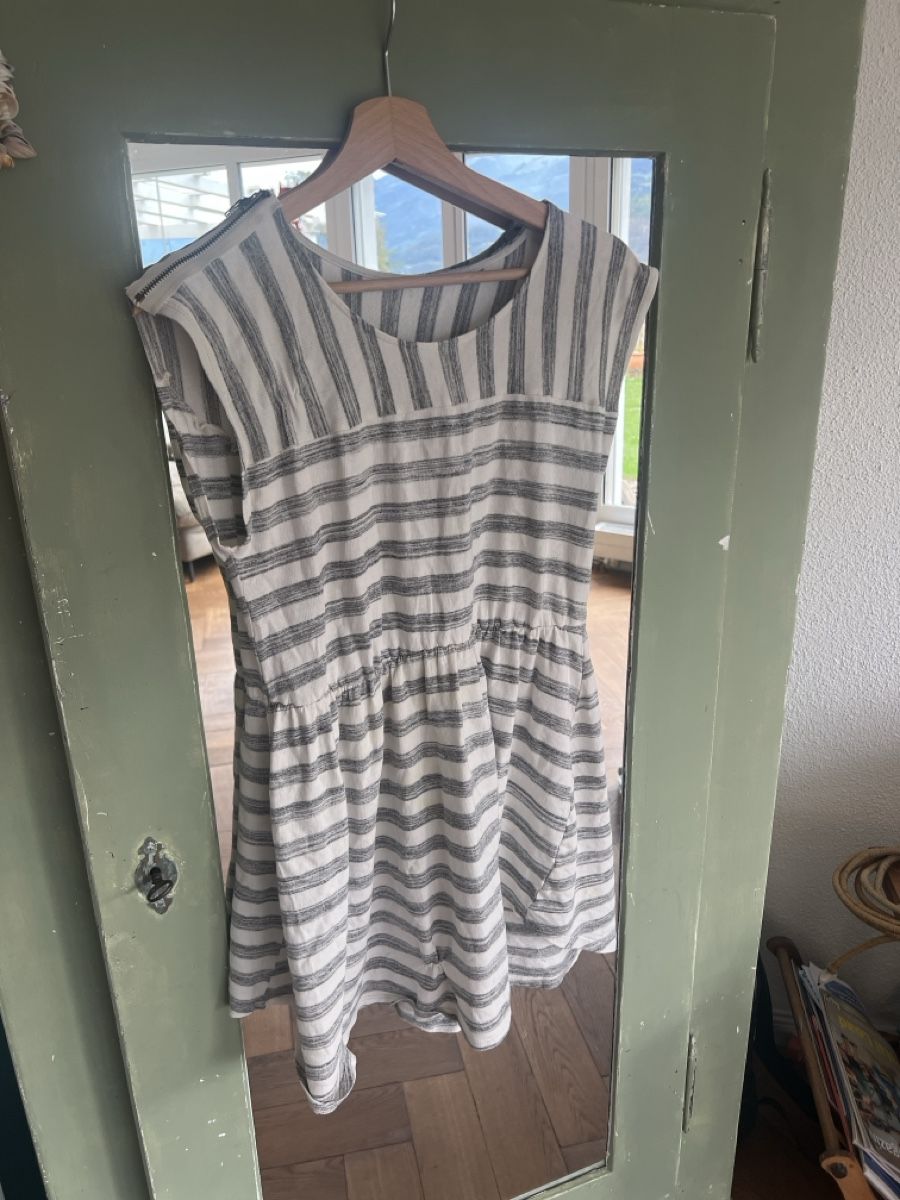 Vestiti: Robe courte à rayures gris et blanc, taille S – Usato da Walenstadt venduto da Unianrig