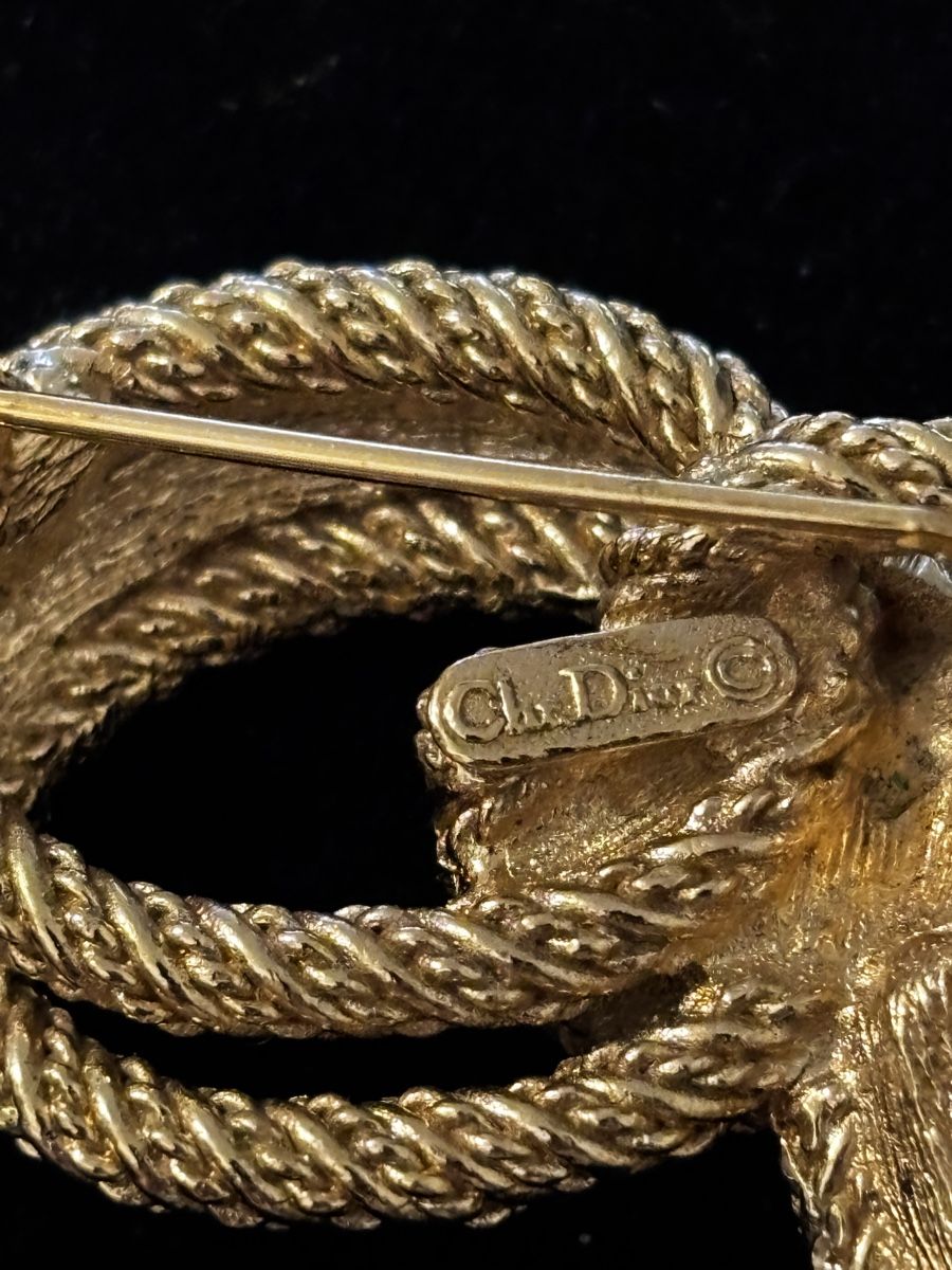 Dior Broschen & Nadeln: Brosche Dior Goldfarben mit Steinen – Gebraucht aus Uznach von Vintage2022. 3