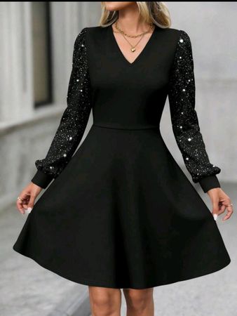 Schwarzes Kleid