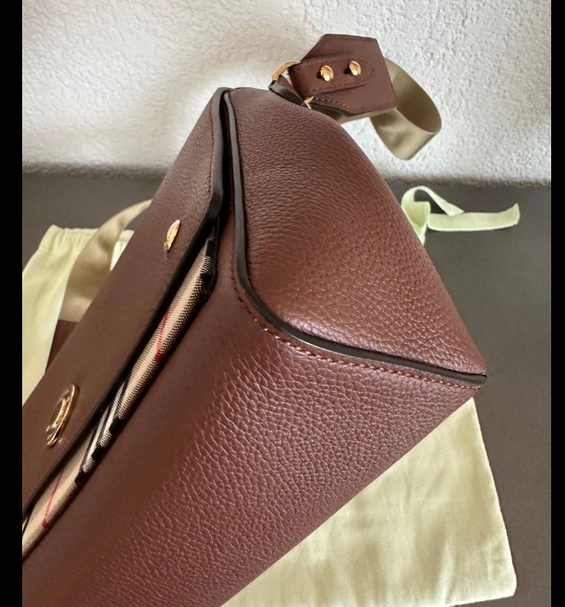 Burberry Sacs femmes: Sac Burberry – D'occasion à La Neuveville par nat_r69j 4