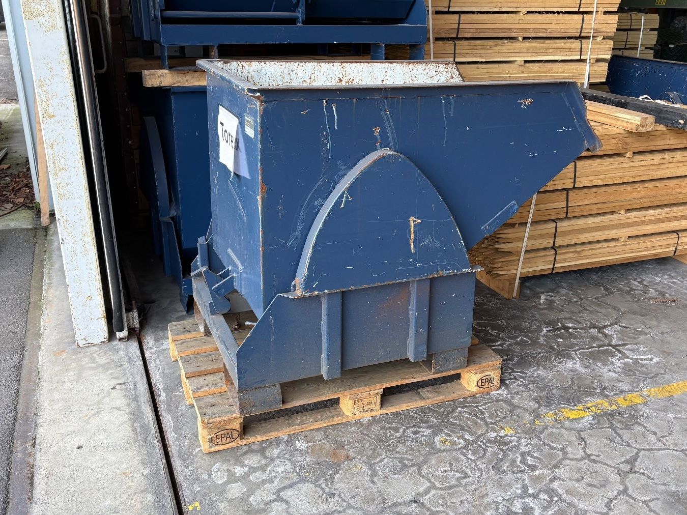 Conteneurs de construction: Robuster Kippbehälter – D'occasion à Villmergen par TorexVillmergen 3