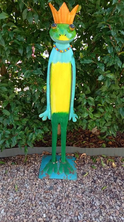 Der Froschkonig Im Garten Metallene Dekoration Fur Marchenhafte Momente