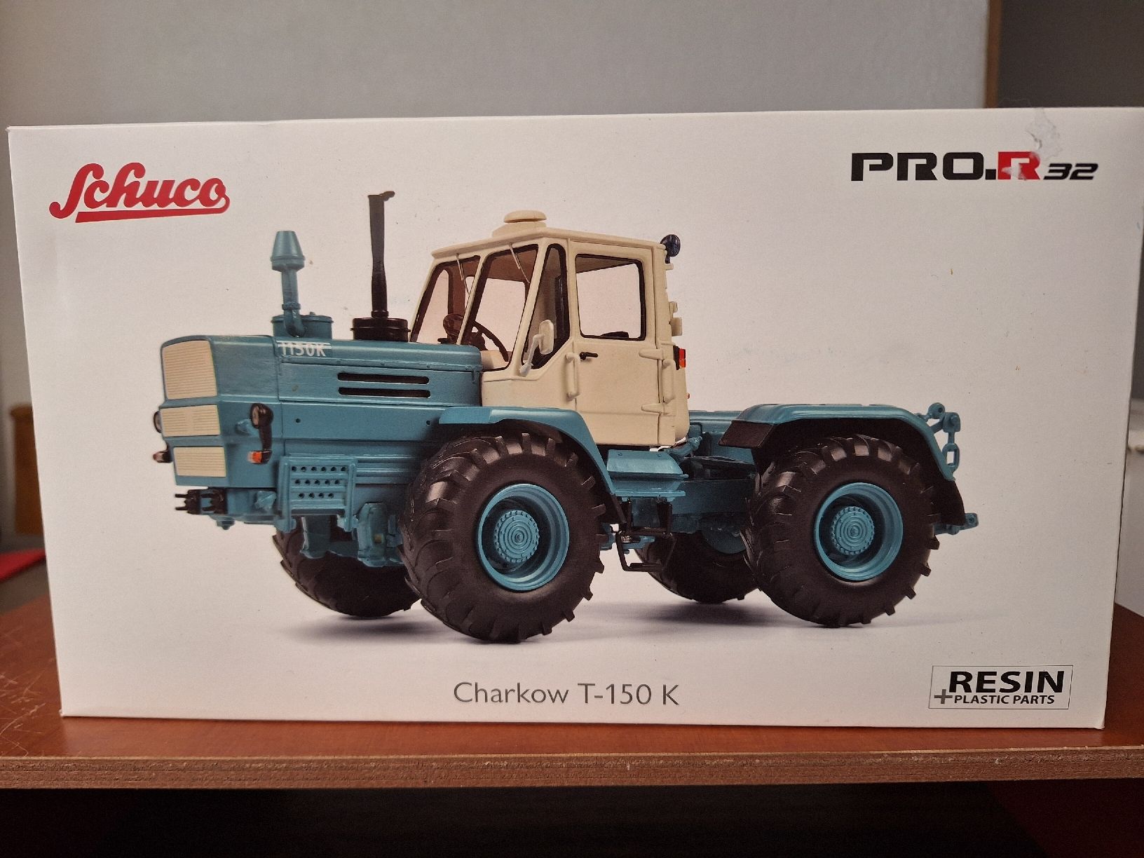 Schuco Kit di modellismo & Modellini statici: Schuco Charkow T-150 K – Nuovo e nell'imballaggio originale da Laupersdorf venduto da walmeister62 5