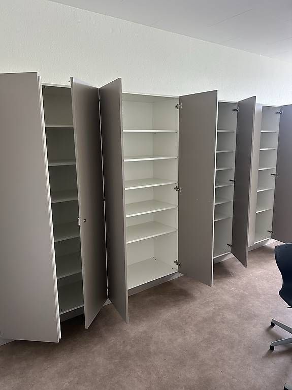 Armadi: Schrank – Usato da Stans venduto da Benzen 1