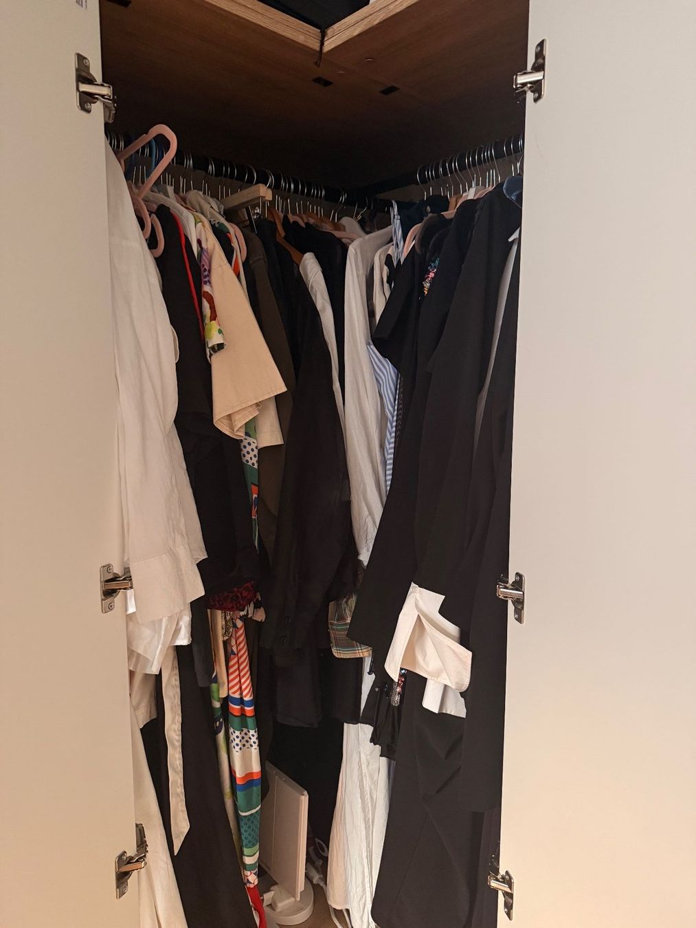 Armoires: L Shaped wardrobe – D'occasion à Zürich par July.C 3