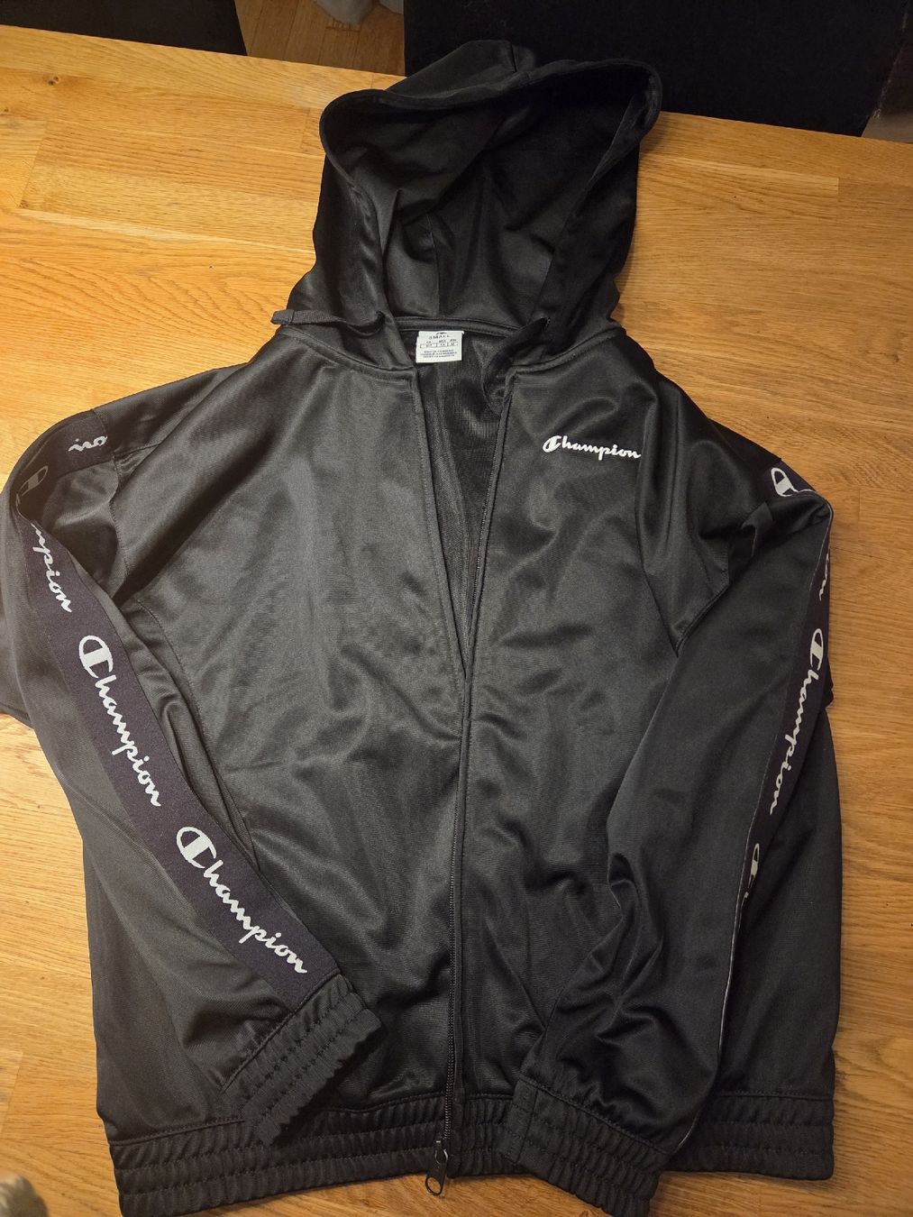 Champion Vestes: Champion Trainerjacke Gr.S – D'occasion à Rafz par leoncupra