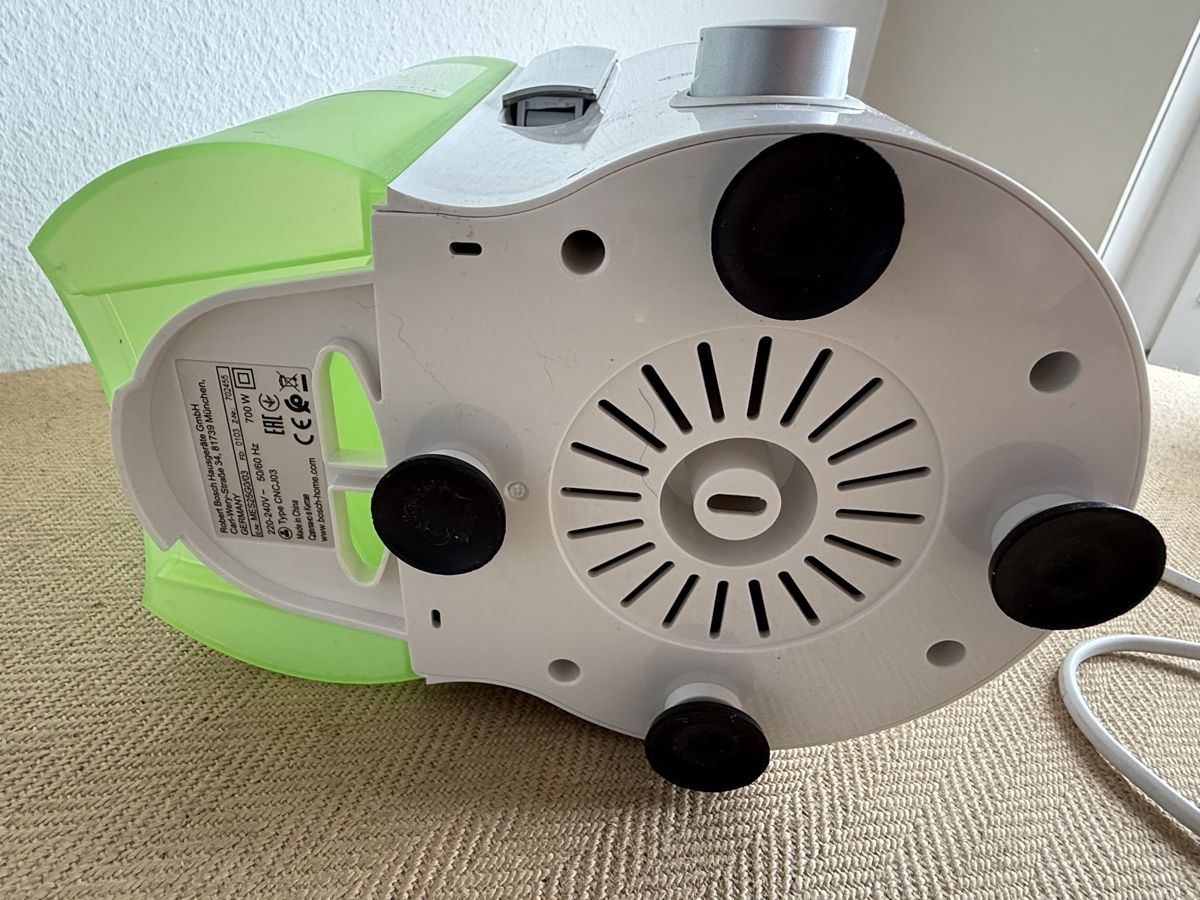 Bosch Appareils de cuisine: Bosch Entsafter MES25G0/03 700W  – D'occasion à Konolfingen par petzipetz 3