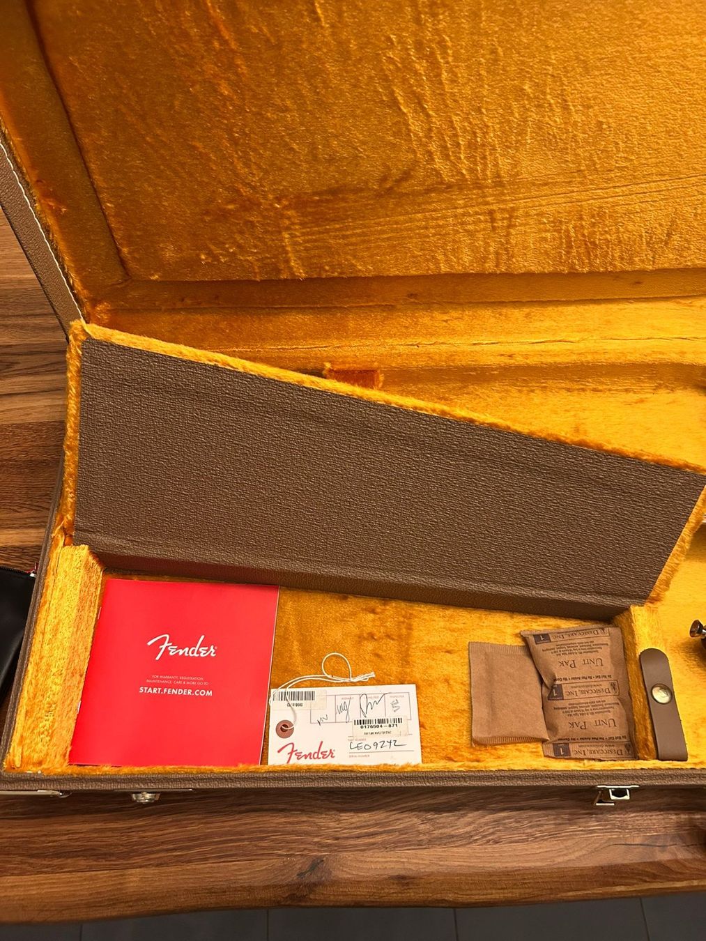 Fender Strumenti musicali: Fender Rarities Flames Maple Top Stratocaster – Nuovo (secondo la descrizione) da Prez-vers-Noréaz venduto da sci_0002 7