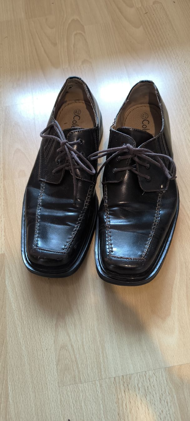 Herrenschuhe: chaussures en cuir 42 – Gebraucht aus Arnex-sur-Orbe von mbdaso