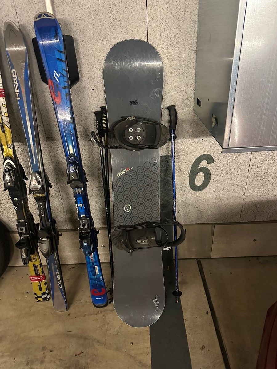 Sci: Skiausrüstung Snowboard Ski + Schuhe – Usato da Turbenthal venduto da arb_g87g