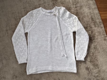Stylish Women's Knitted Jumper with Bow Tie