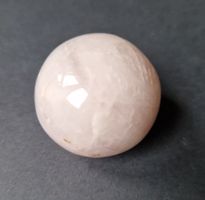 Hübsche Rosenquarz Kugel, Durchmesser 3cm