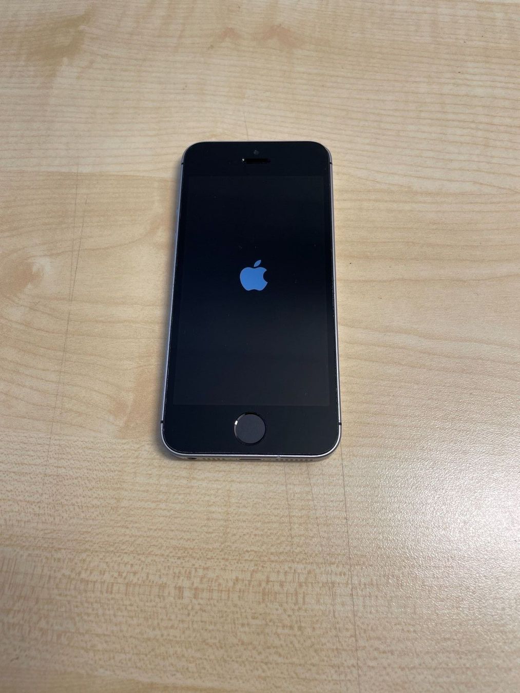 Apple Telefoni cellulari / Smartphones: Apple iPhone SE 32GB Space Grau – Usato da St.Gallen venduto da kaufdeinhandy
