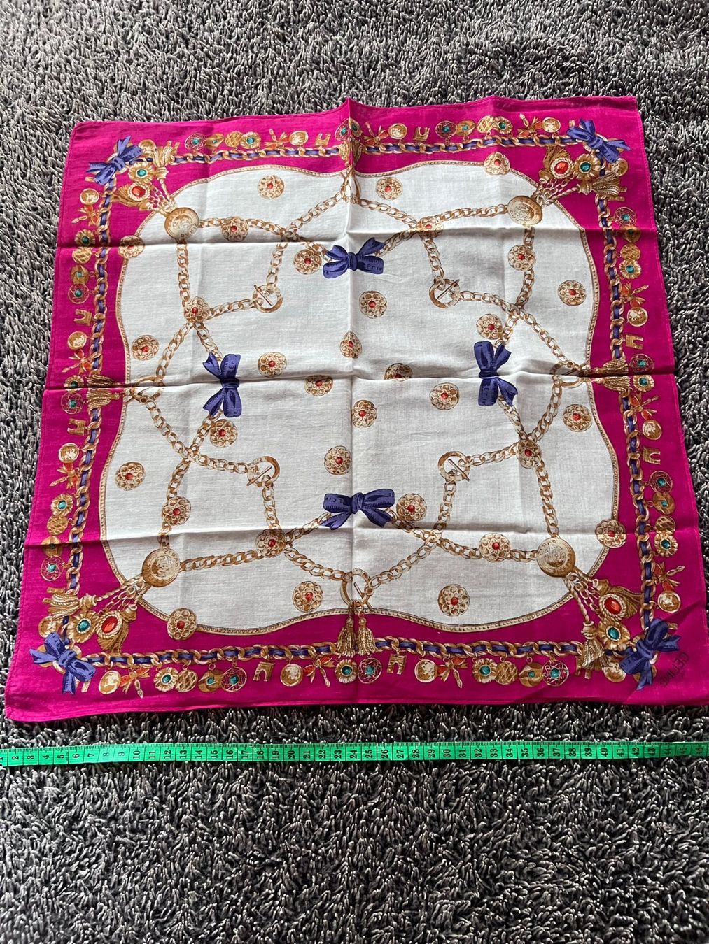 Celine Foulard & Sciarpe: Celine Paris Tuch 47x47 cm Baumwolle – Usato da Winterthur venduto da Dejv 3