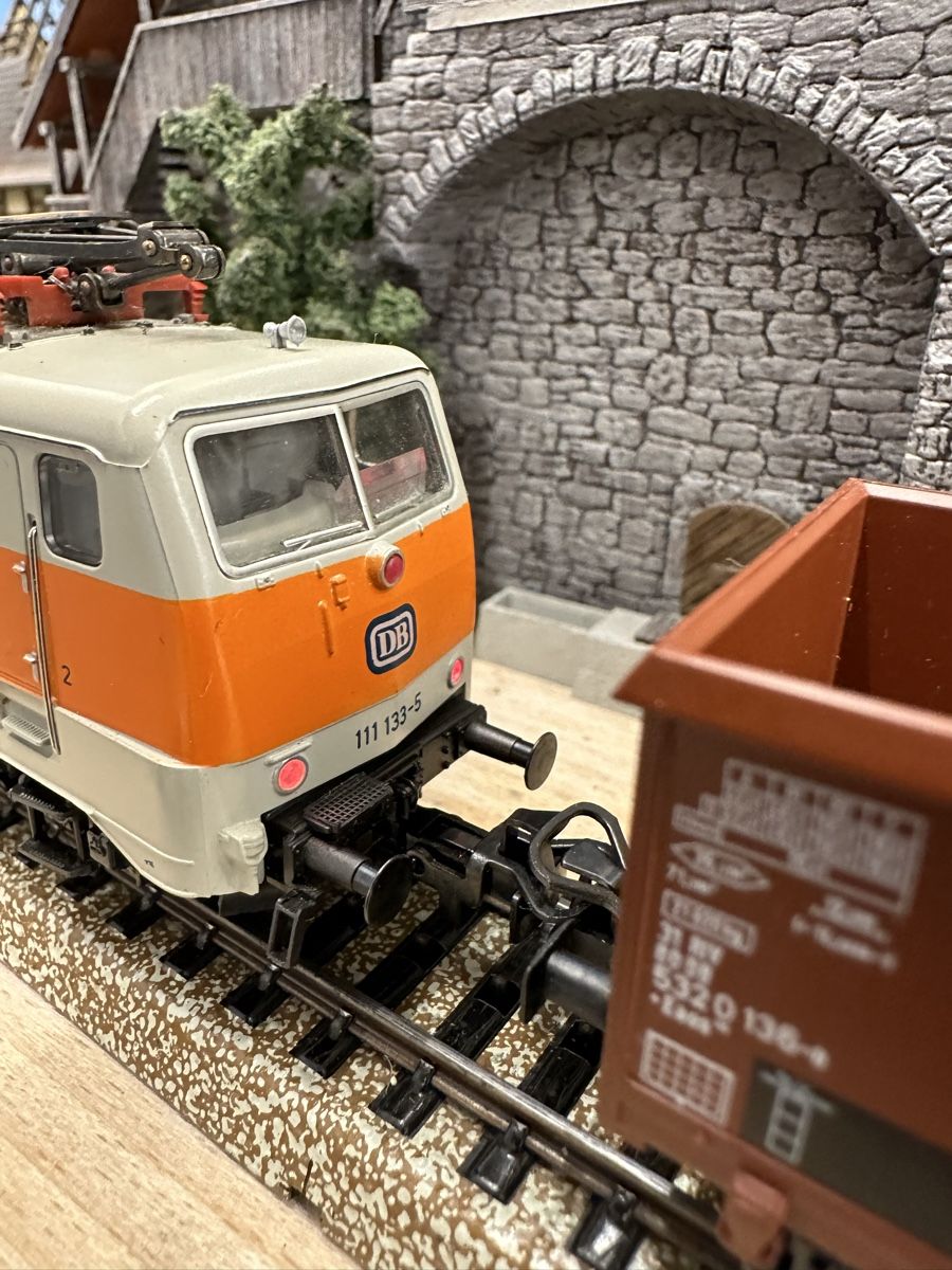 Märklin Modelleisenbahnen: Märklin 3355 DB BR 111 133-5 Güterzug – Gebraucht aus Lupsingen von New-Haven 2