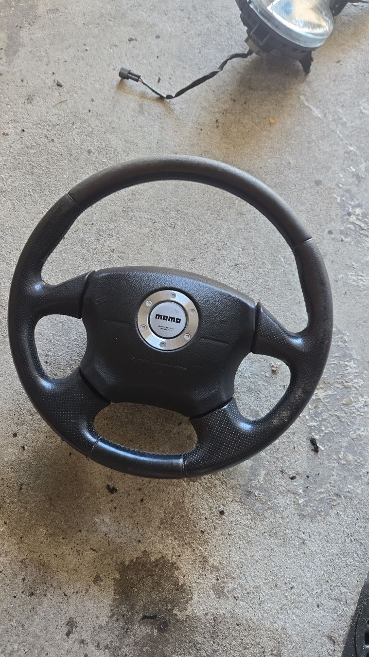 Tutti pezzi di ricambio auto: volant Subaru gt  – Usato da Vilars NE venduto da kie_t26p