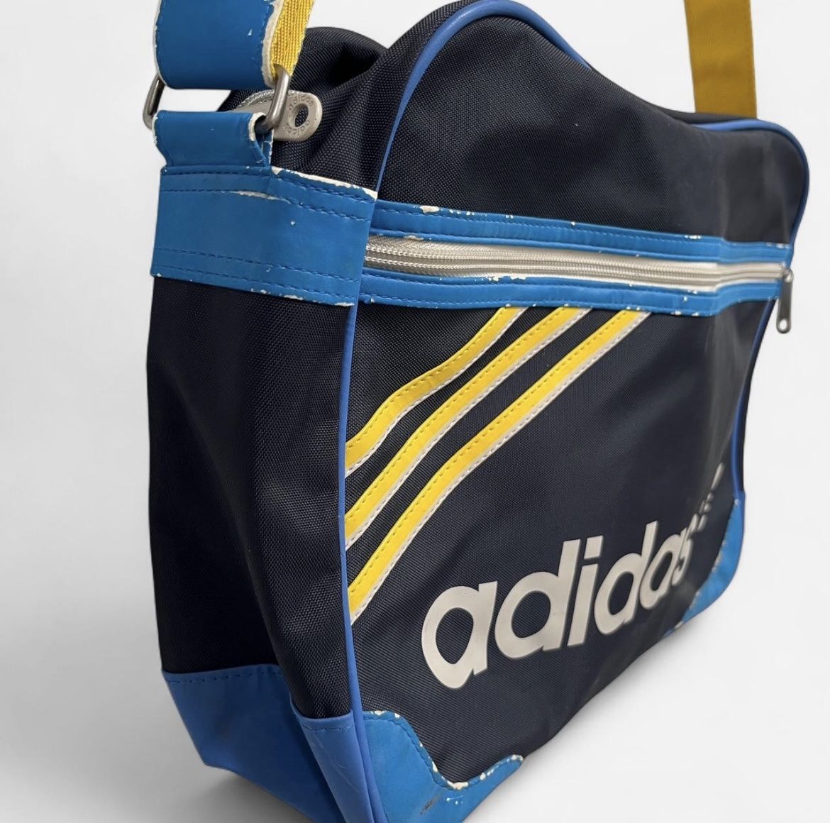 Adidas Taschen: Adidas Tasche Vintage – Gebraucht aus Gipf-Oberfrick von Sloth_1 2