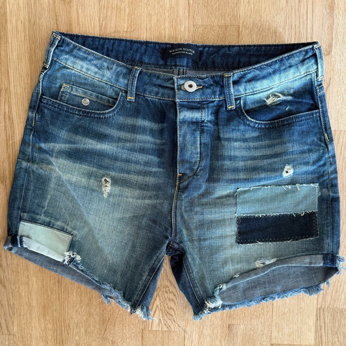 Maison Scotch Pantaloni: Spende MSF - Maison Scotch - Jeansshorts - Gr. 26 – Usato da Fällanden venduto da La_Natie