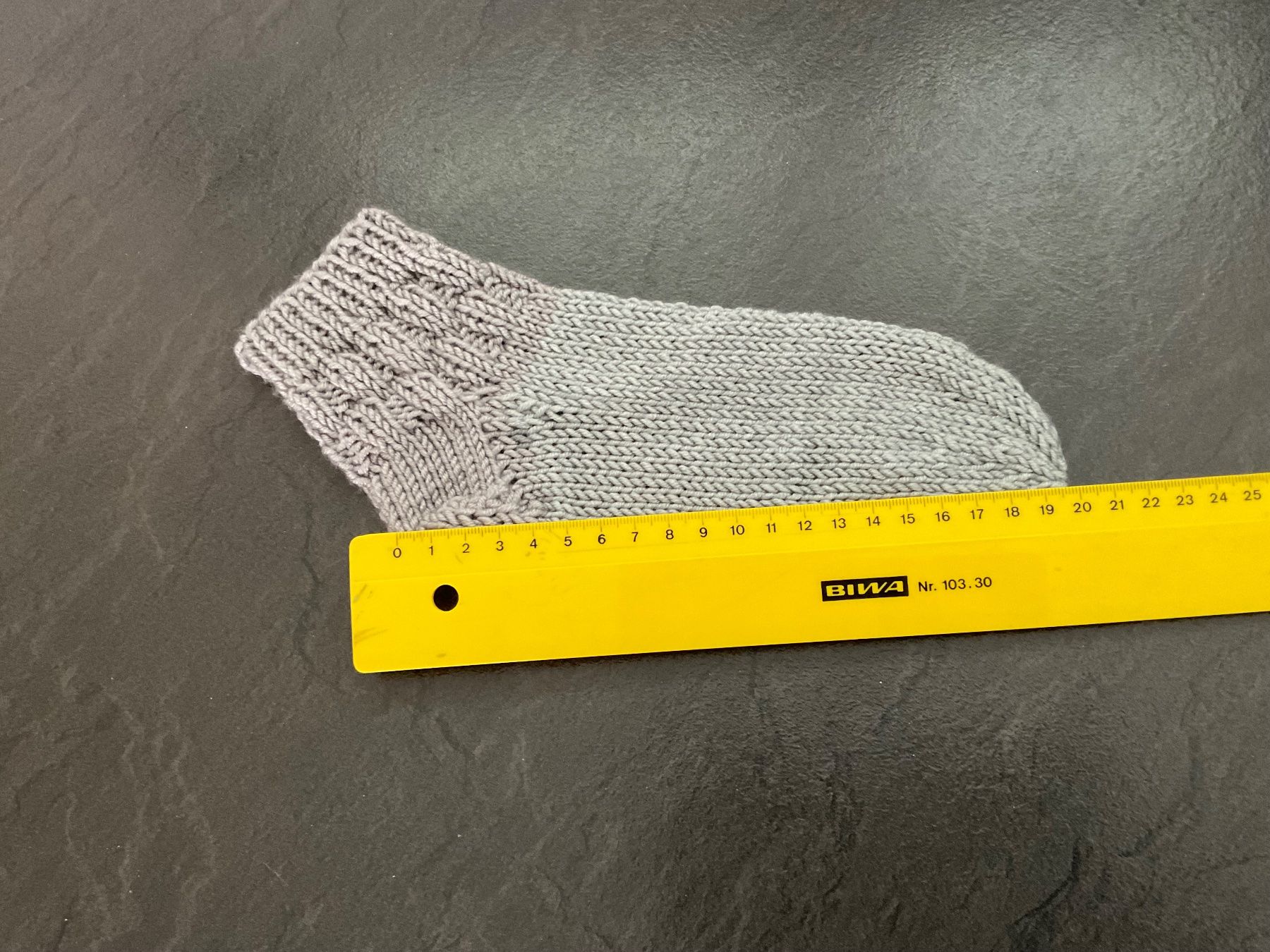 Calze per bambini: Handgestrickte Kindersocken Gr. 34/35 – Nuovo (secondo la descrizione) da Wetzikon ZH venduto da FeeF 1