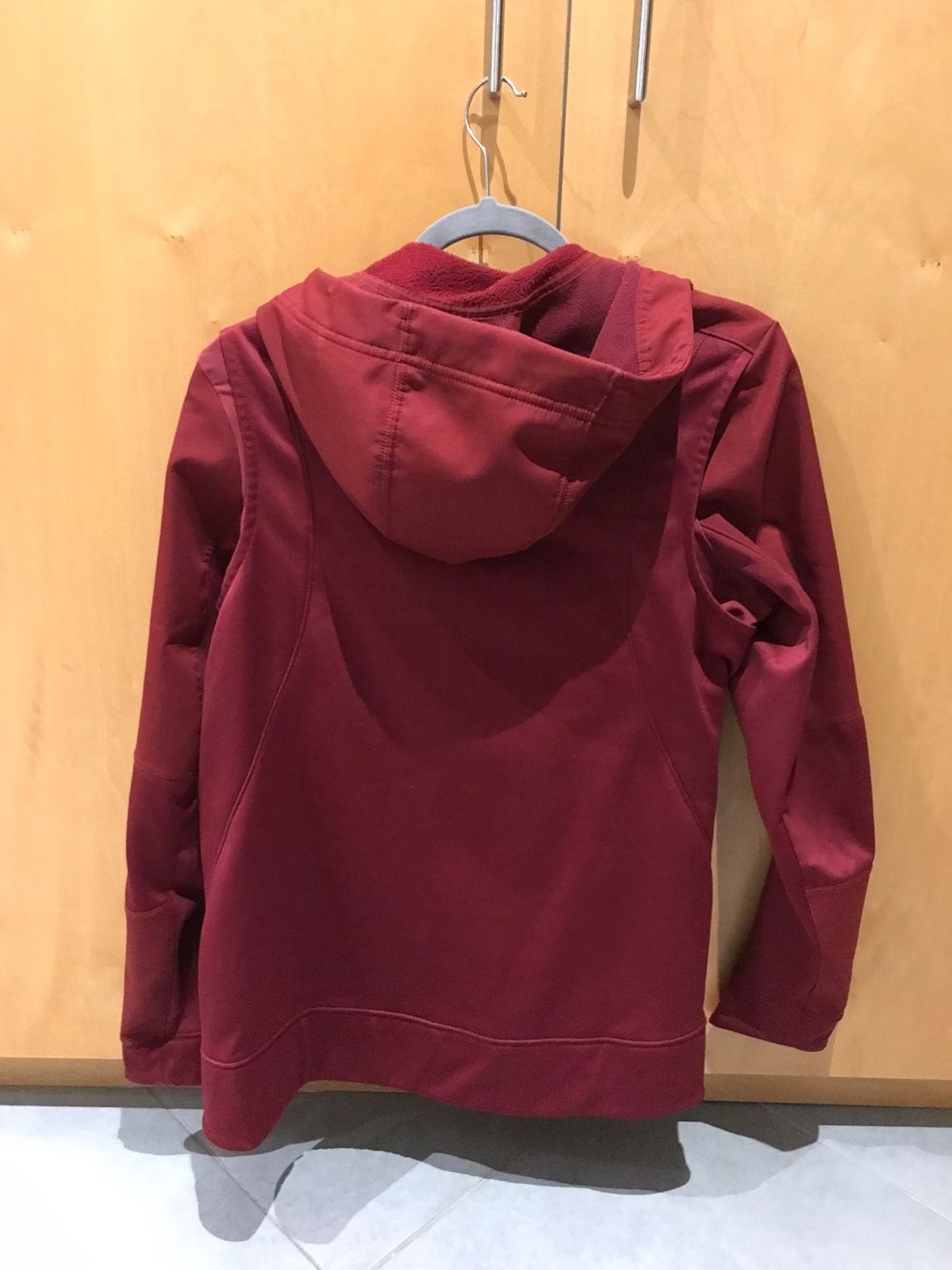 Nike Giacche: Veste à capuche Nike – Usato da Muraz (Collombey) venduto da Ivm_21 2