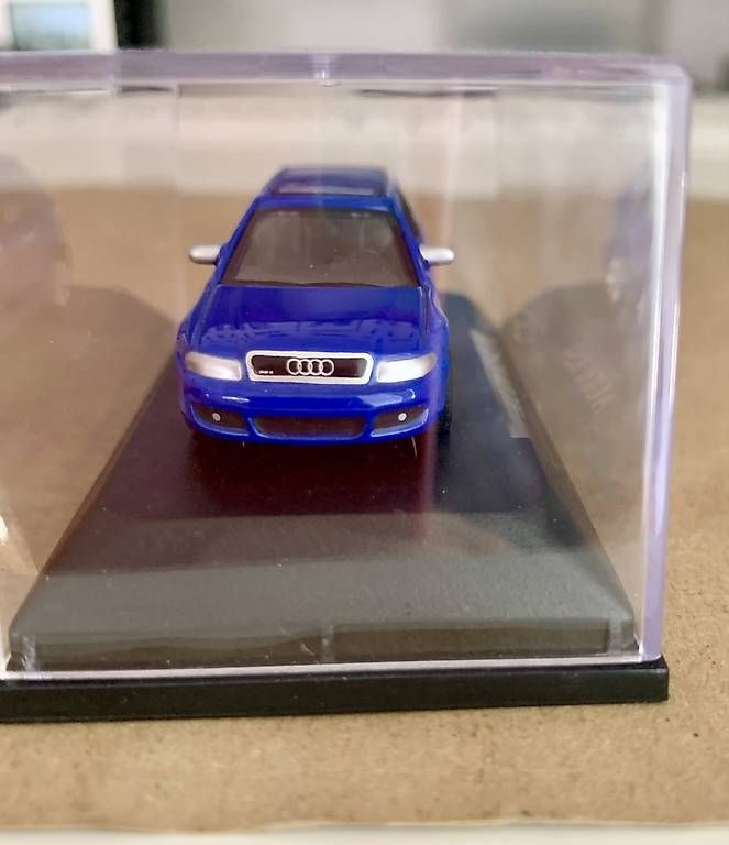 Modellini d'auto: Audi B5 RS4 Avant Modell – Usato da Bonstetten venduto da Guten 3