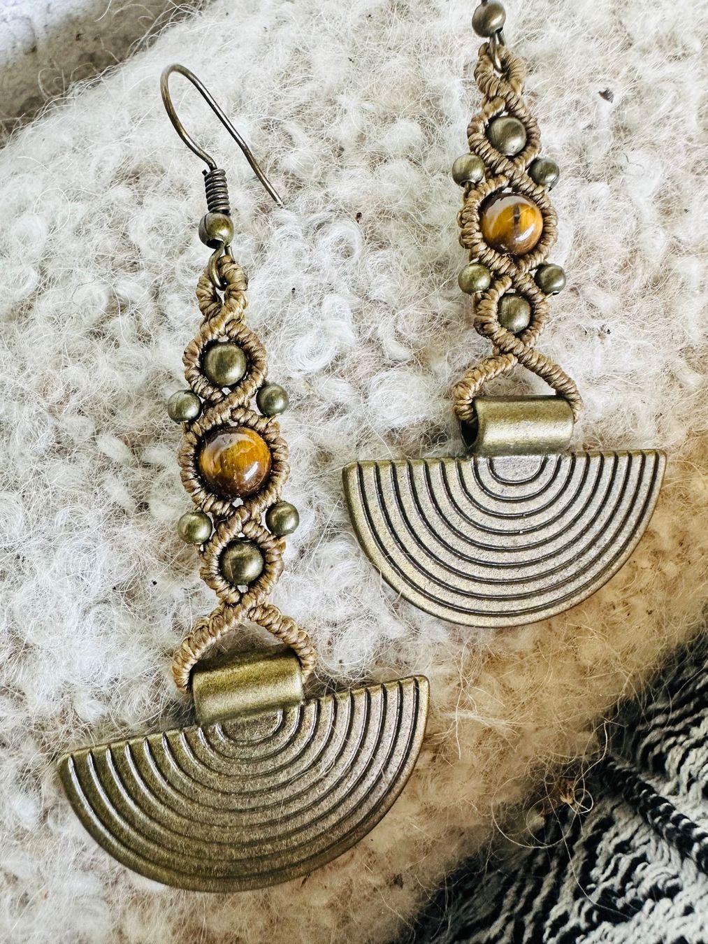 Boucles d'oreille: Makramee-Ohrringe aus Messing – Neuf (Voir description) à Muri AG par Shoshana5