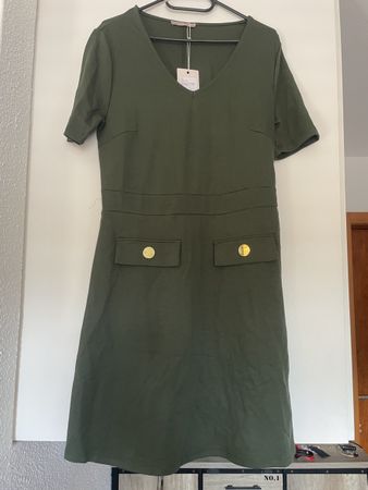 Kleid dunkelgrün mit Knöpfen Grösse XL