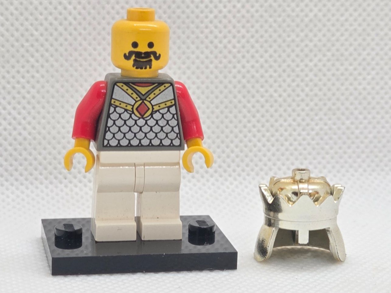 Lego Kit di costruzioni: LEGO Castle cas205 Chess King, Red Plastic Cape – Usato da Basadingen venduto da NekoBricks 3