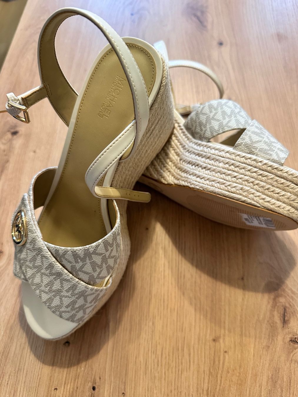 Michael Kors Chaussures femmes: Sandalen Plateau Michael Kors – Neuf (Voir description) à Wil SG par denpasar00