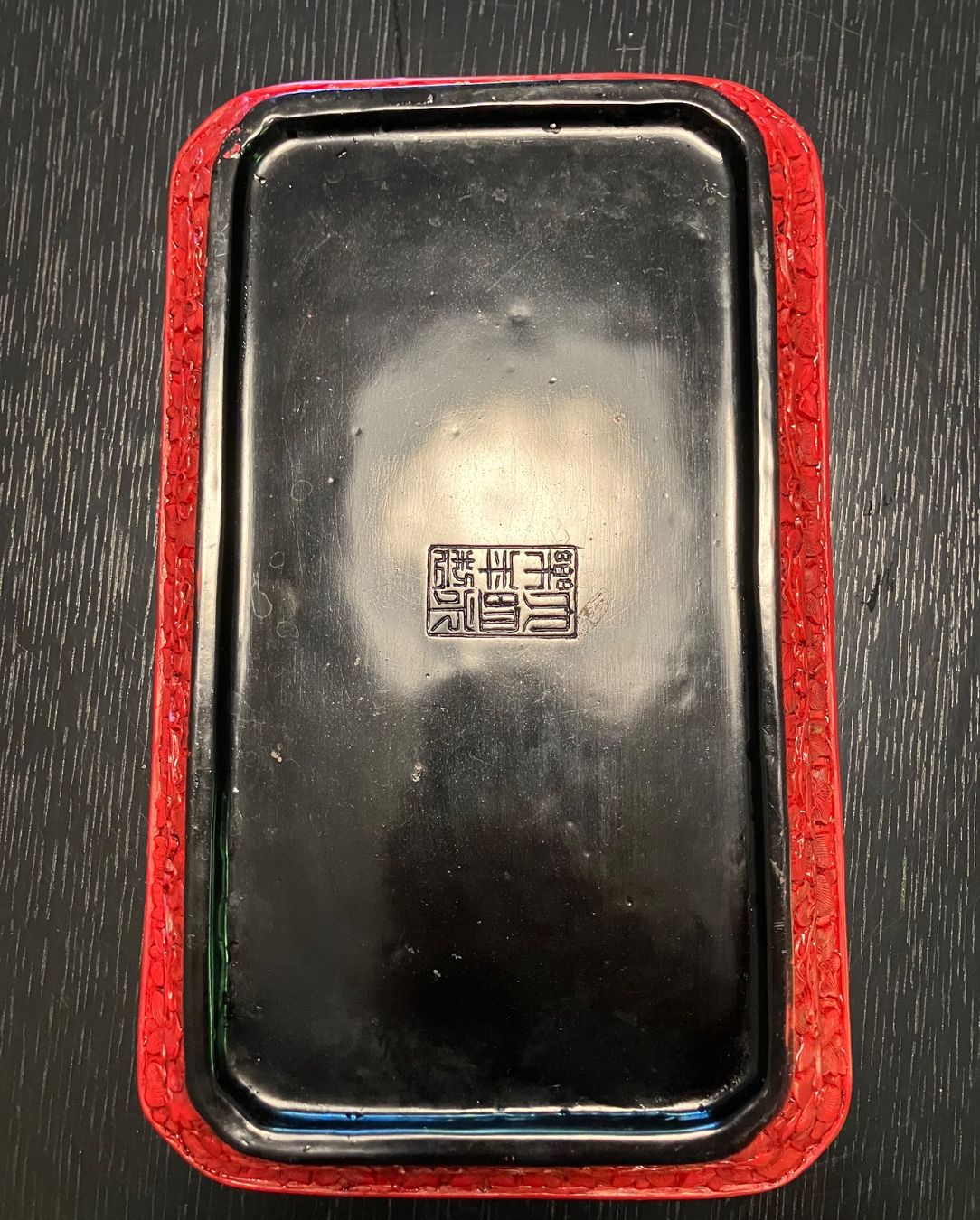 Ciotole: Kaiserliche Zinnobar Drachentablett mit Qianlong-Stempel – Usato da Stäfa venduto da ummroxana 3