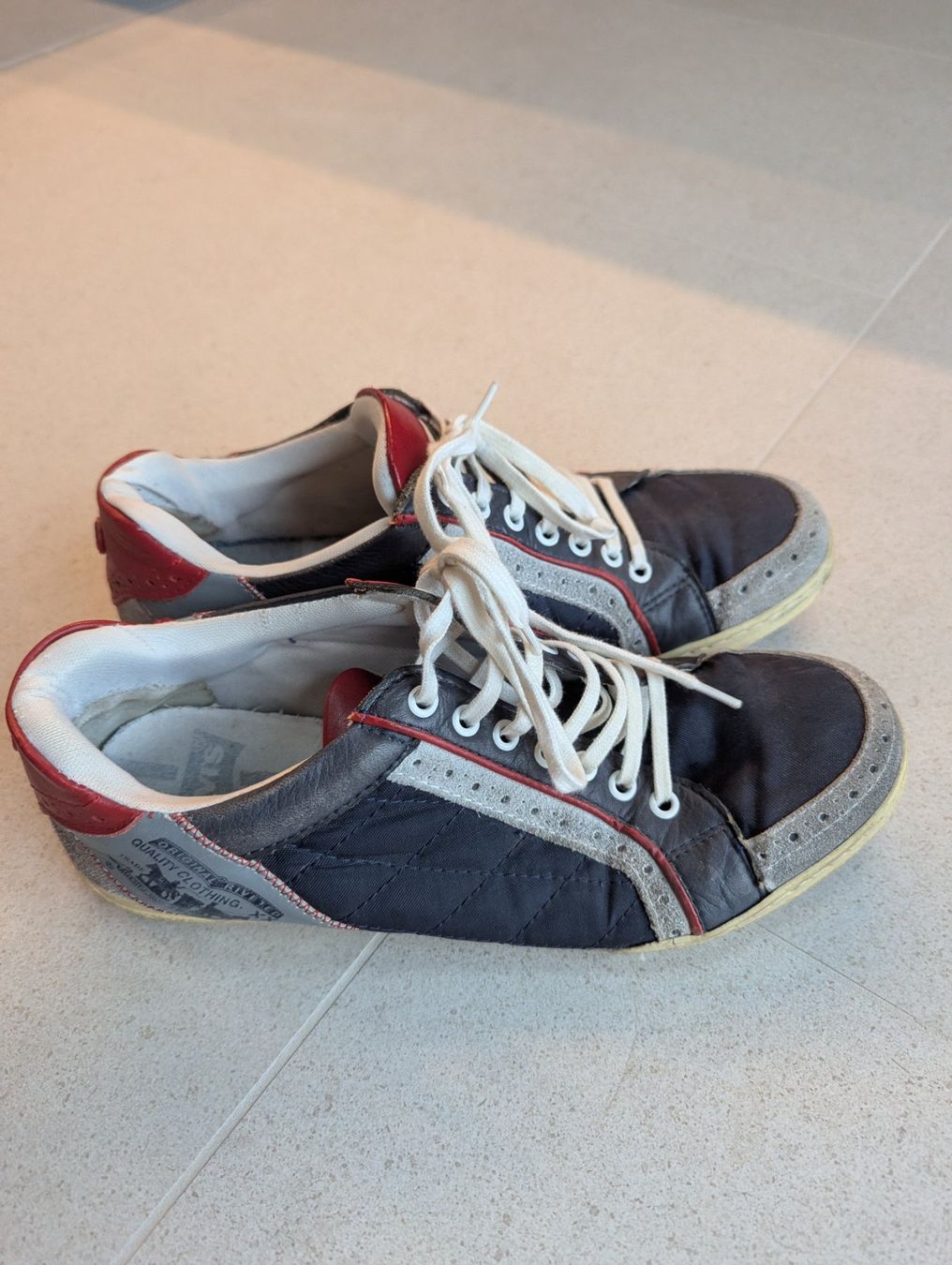 Levi's Chaussures hommes: Levi's Herrenschuhe Gr. 41 – D'occasion à Samstagern par Gc8