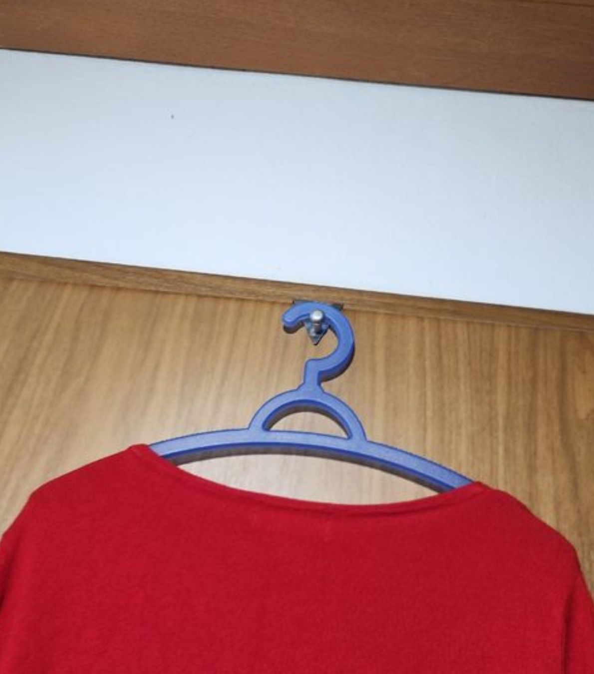 Guess Pulls & Sweat-shirts: Pull-over Guess rouge col à sangle taille M – D'occasion à Niedergösgen par Eva2410 5